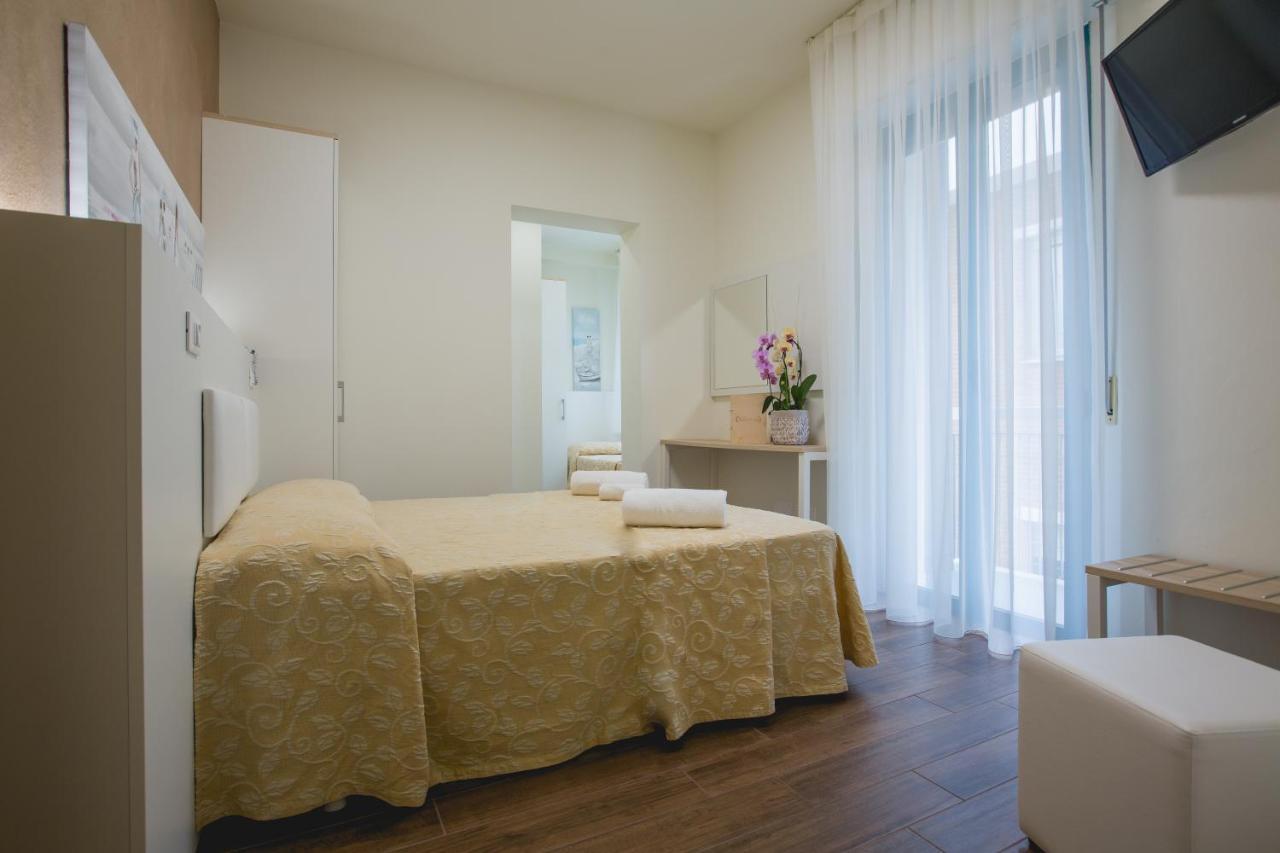 Hotel Augusta Bellaria-Igea Marina Esterno foto