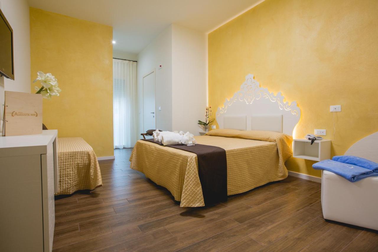 Hotel Augusta Bellaria-Igea Marina Esterno foto