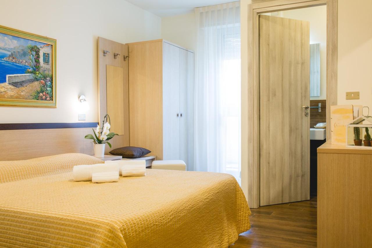 Hotel Augusta Bellaria-Igea Marina Esterno foto