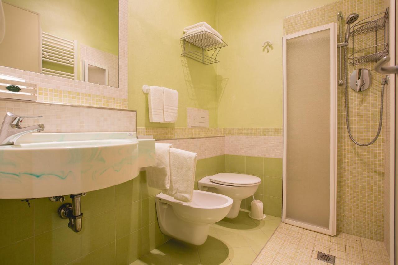 Hotel Augusta Bellaria-Igea Marina Esterno foto