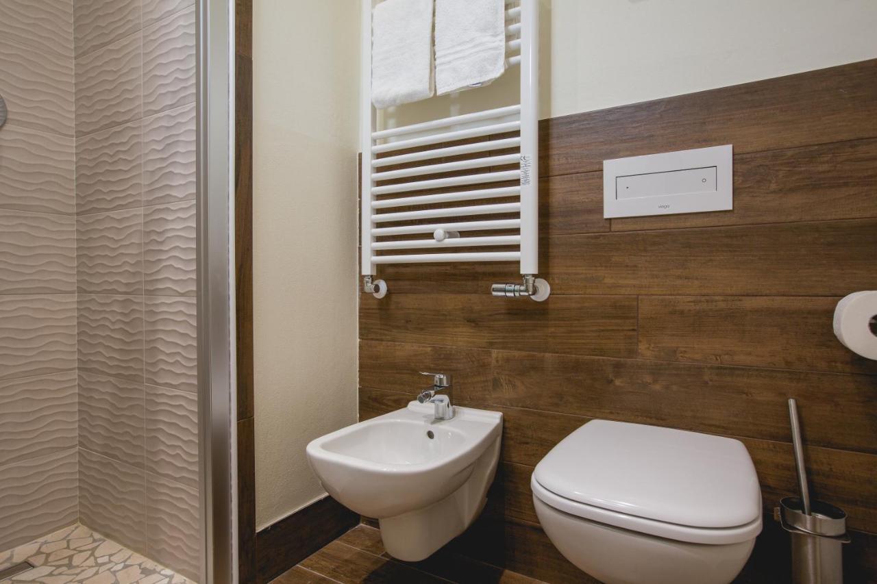 Hotel Augusta Bellaria-Igea Marina Esterno foto