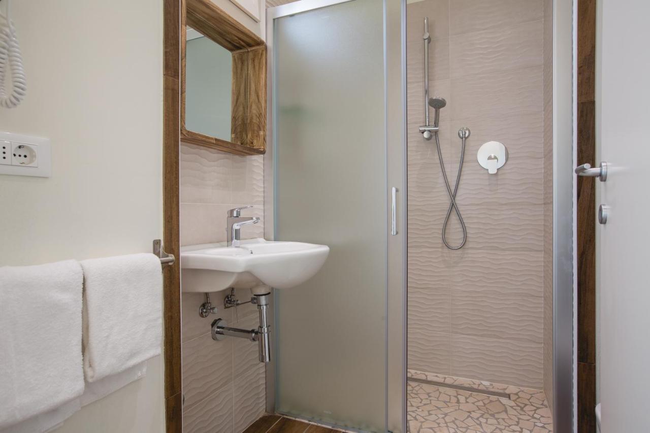 Hotel Augusta Bellaria-Igea Marina Esterno foto