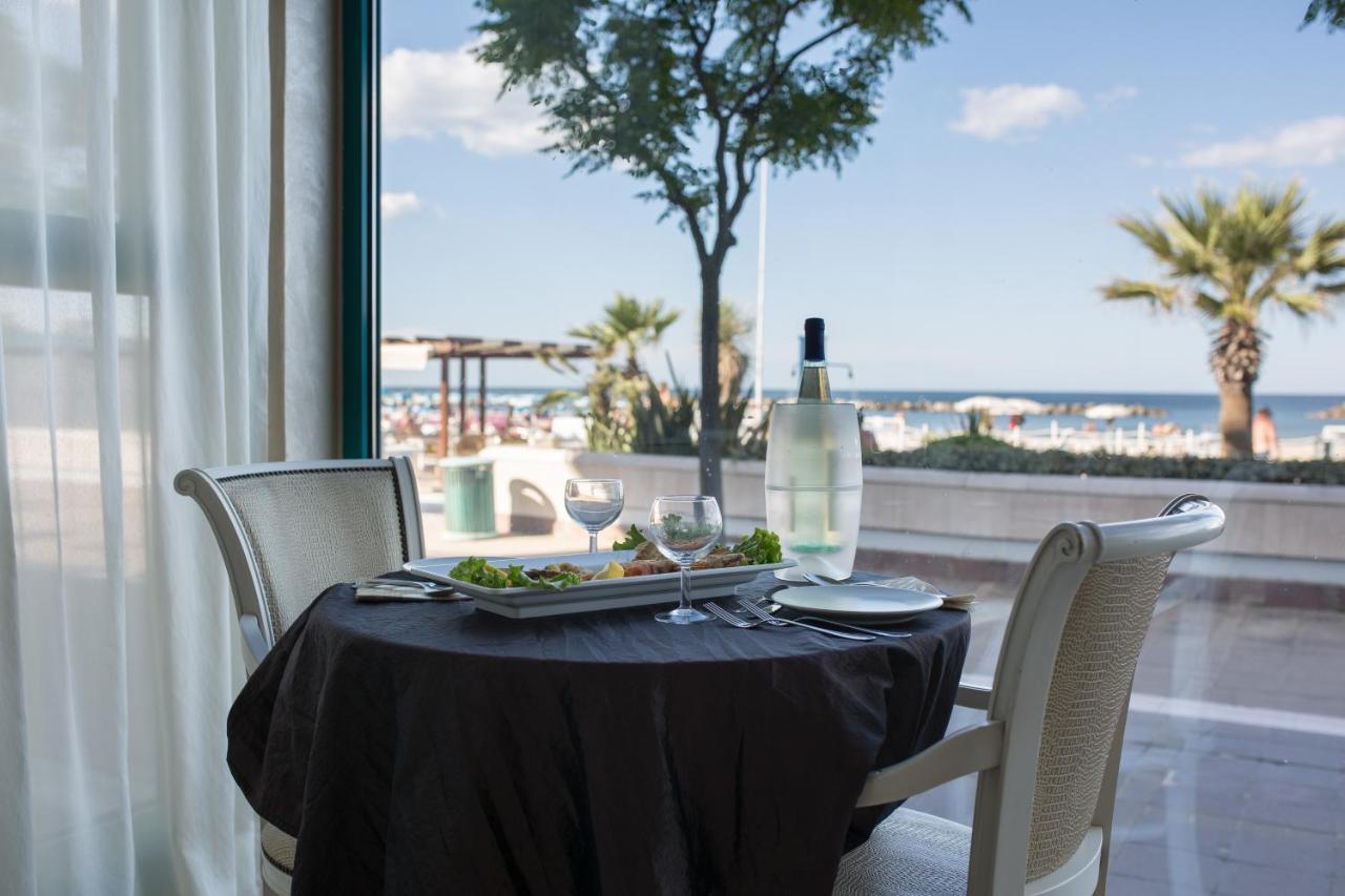 Hotel Augusta Bellaria-Igea Marina Esterno foto