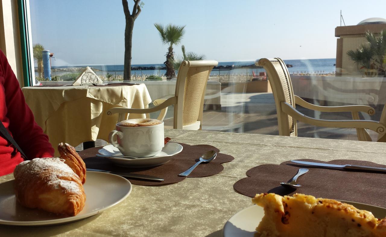 Hotel Augusta Bellaria-Igea Marina Esterno foto