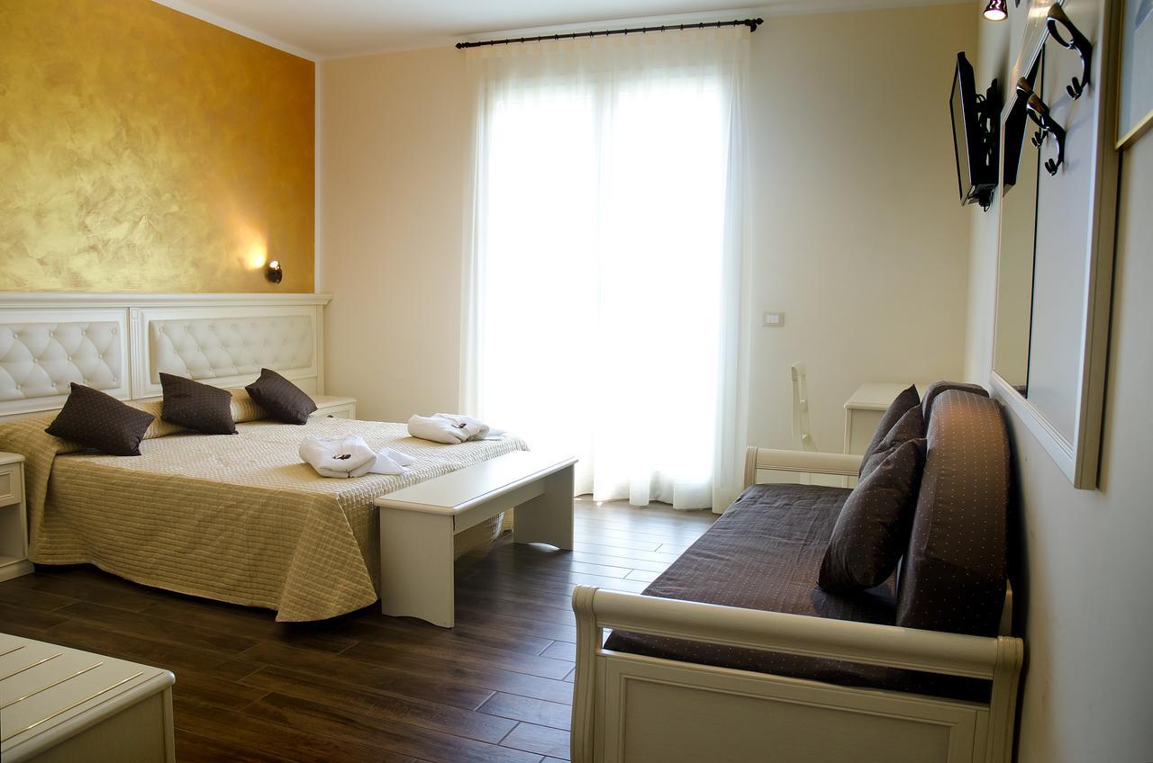 Hotel Augusta Bellaria-Igea Marina Esterno foto